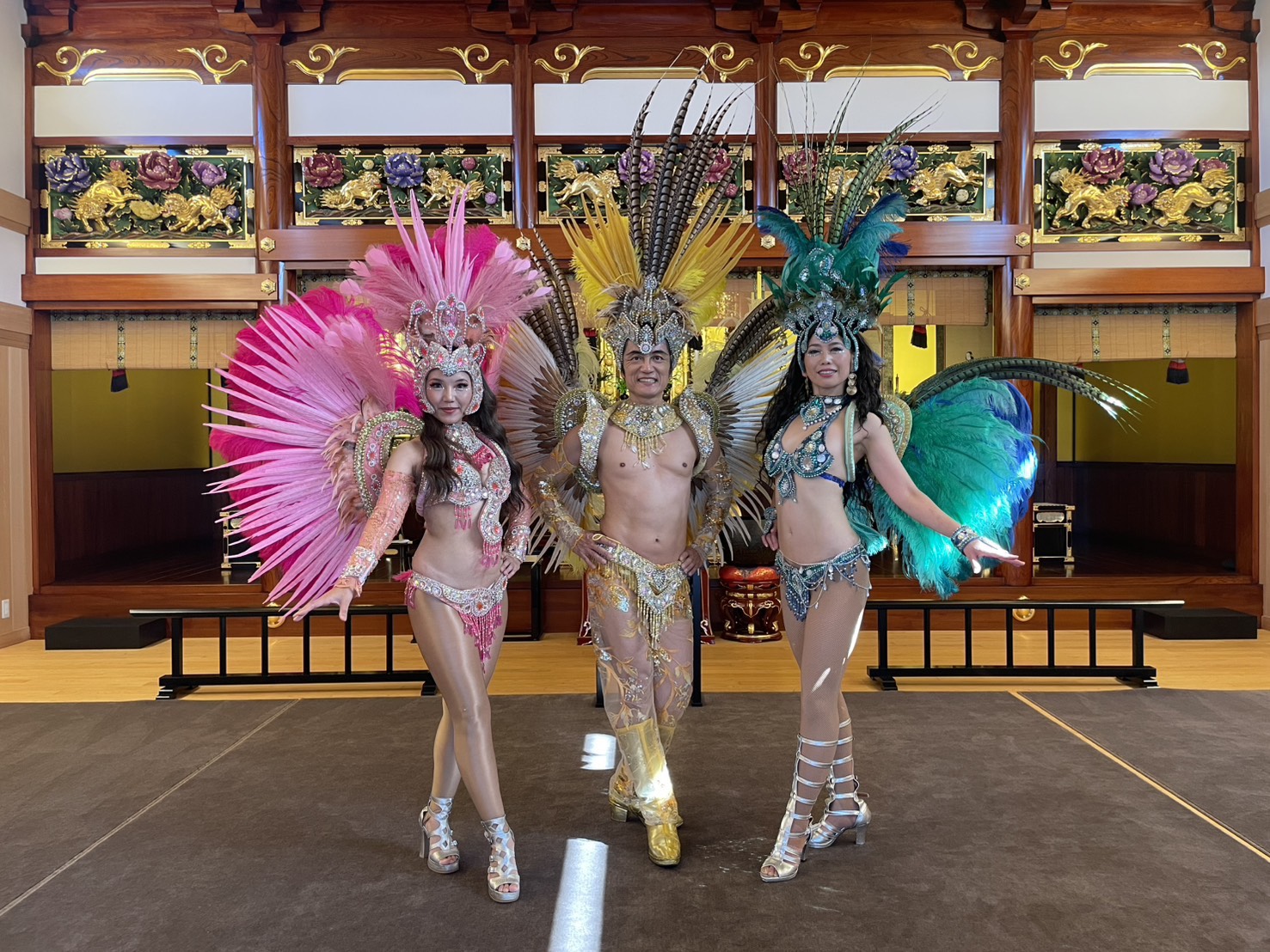 評判が評判を生む！ブッダも喜ぶゴーフィーニャスのサンバショー！マルシェ出演大成功！