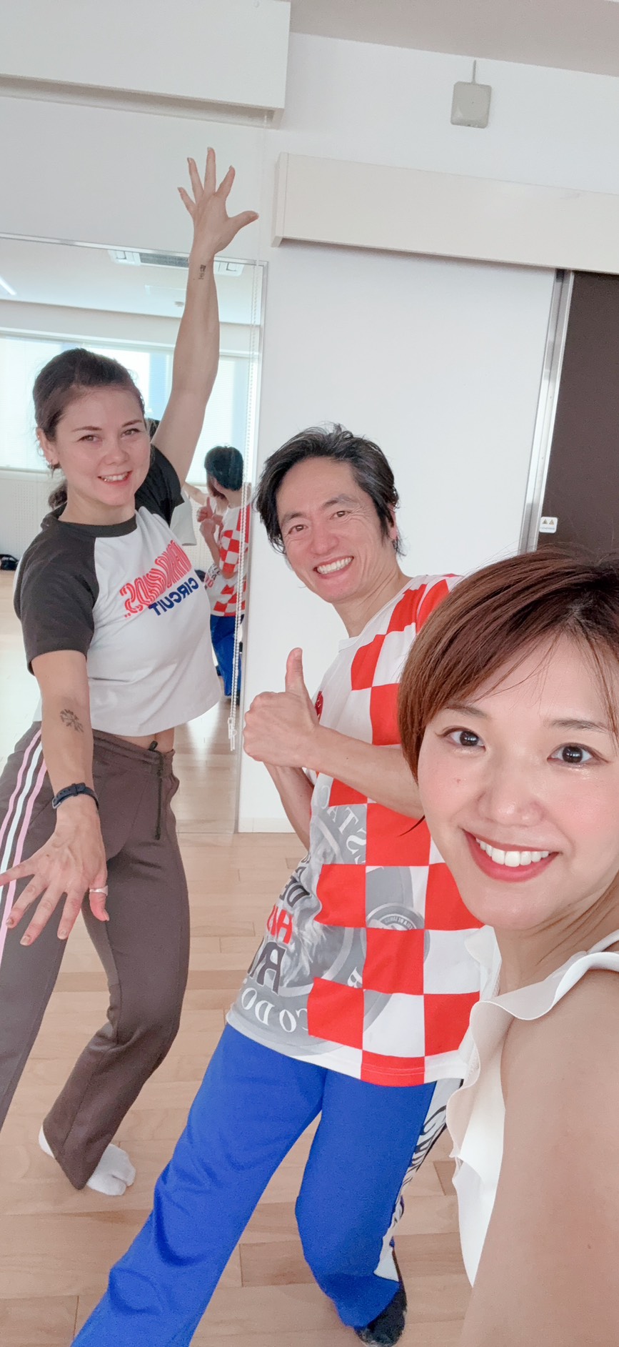 新しい仲間が続々と！サンバダンサーレッスン年末の盛り上がり！19日はラウンジショー！