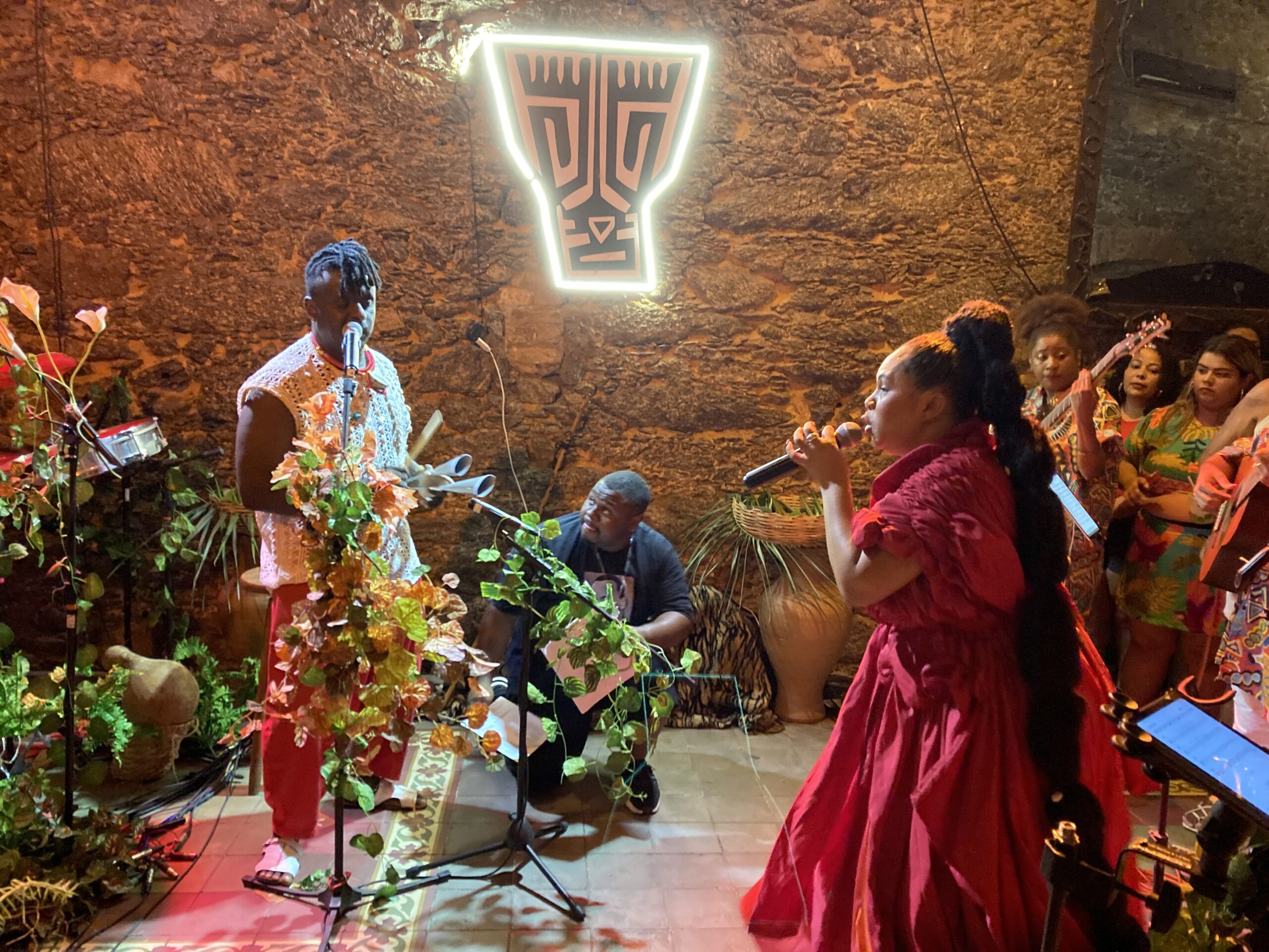 アフロブラジル文化の意外な二面性。サンバは楽しく「抵抗」する象徴。マランドロクラス開催。