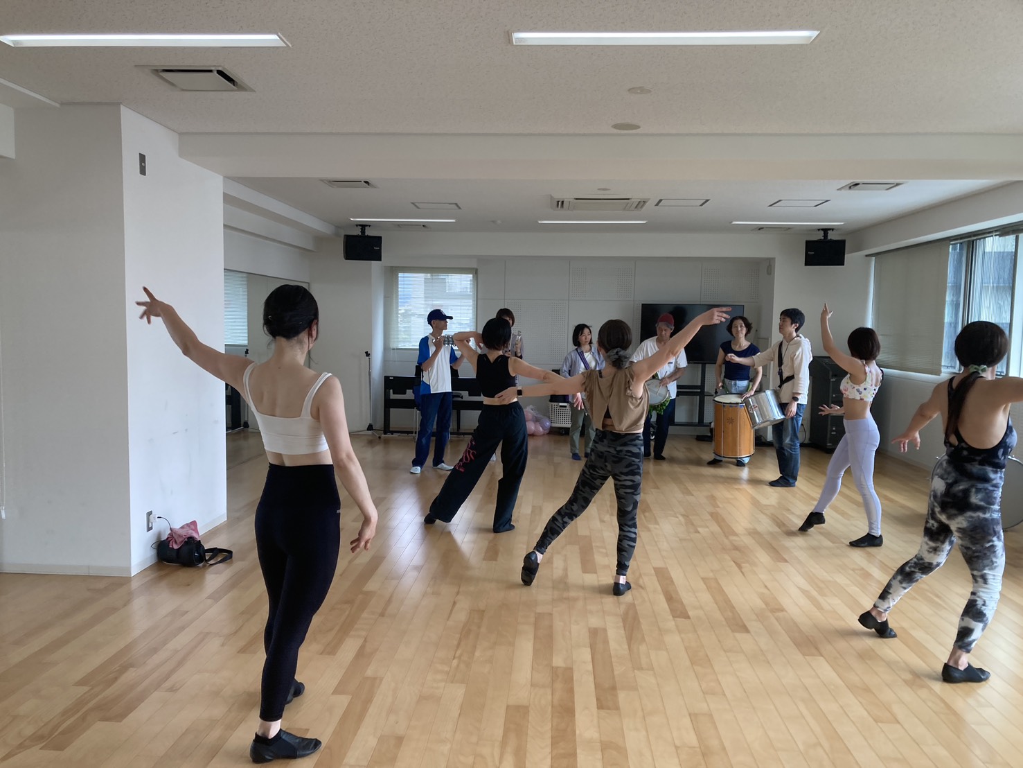 平日サンバレッスンを火曜日の夜に統一しました！仕事帰りにサンバで一汗！